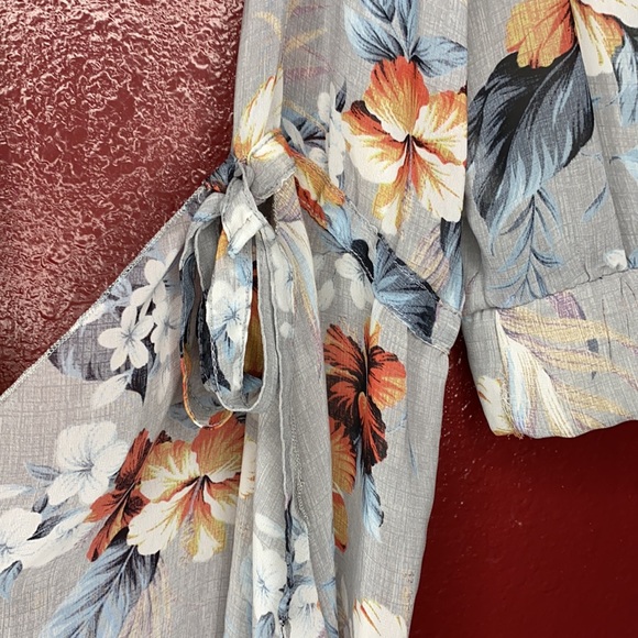 Fashion Nova Floral Cropped Blouse - Picture 4 of 8